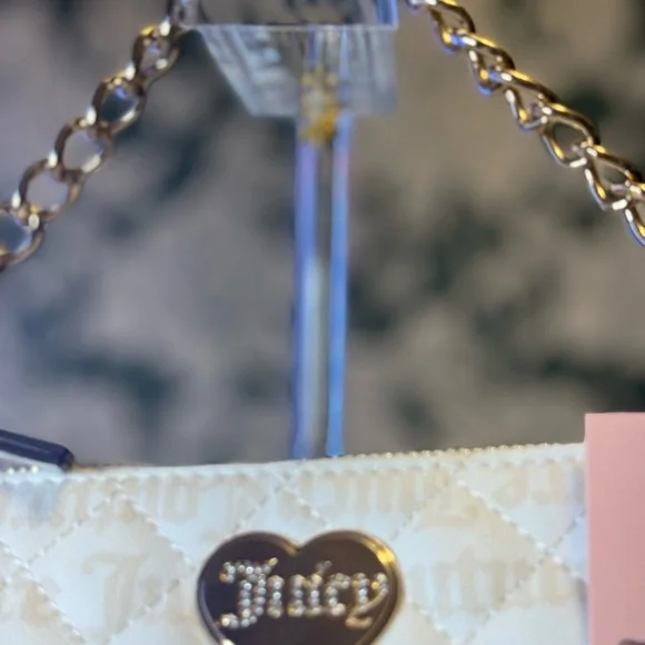 Juicy Couture Cream Quilted Shoulder Bag with Gold Accents NWT - Picture 3 of 9